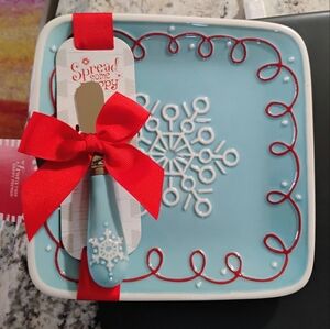 HALLMARK Holiday Light Blue Northpole Snowflake Fun Spreader & Party Plate Set